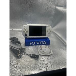 White psp 1000 w/usb charger, game & new battery